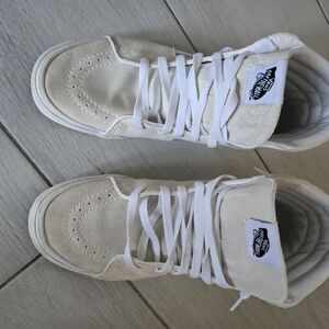 VANS SNEAKERS.